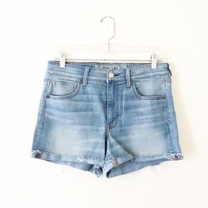 AMERICAN EAGLE hi-rise shortie light wash stretch